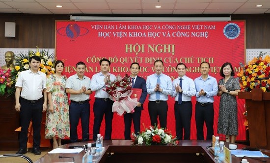 HỘI NGHỊ CÔNG BỐ QUYẾT ĐỊNH CỦA VIỆN HÀN LÂM KHOA HỌC VÀ CÔNG NGHỆ VIỆT NAM VỀ CÔNG TÁC CÁN BỘ ĐỐI VỚI HỌC VIỆN KHOA HỌC VÀ CÔNG NGHỆ