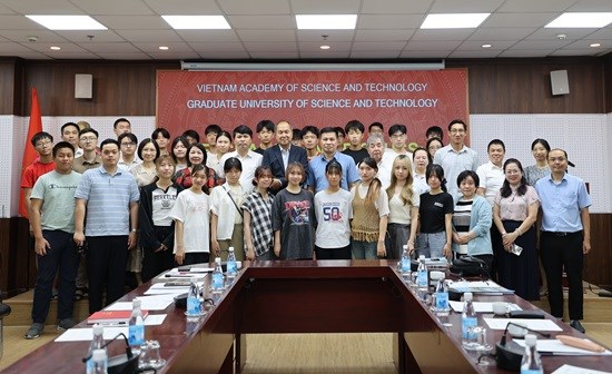 GIAO LƯU TRAO ĐỔI HỌC THUẬT GIỮA HỌC VIỆN KHOA HỌC VÀ CÔNG NGHỆ VỚI TRƯỜNG ĐẠI HỌC OSAKA, TRƯỜNG TRUNG HỌC HYOGO (NHẬT BẢN) VÀ TRƯỜNG TRUNG HỌC PHỔ THÔNG CHUYÊN KHOA HỌC TỰ NHIÊN