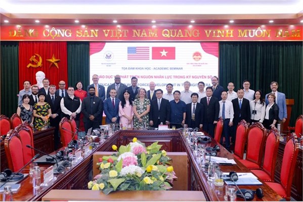Học viện Khoa học và Công nghệ tham gia Tọa đàm khoa học “Giáo dục và phát triển nguồn nhân lực trong kỷ nguyên số”